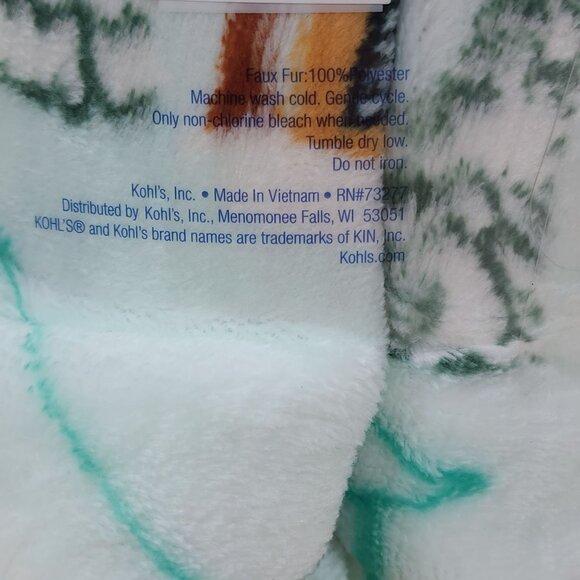 The Big One Oversized Plush Throw Blanket 5ft X 6ft Ski Village Green - Picture 7 of 10